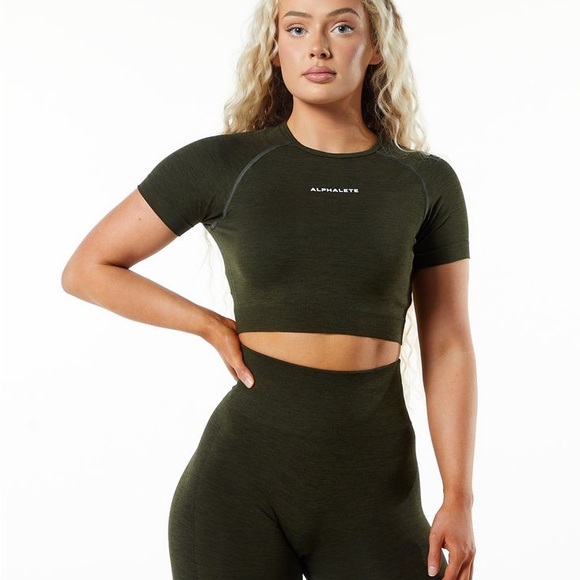Alphalete Amplify Crop Top in Evergreen - Picture 4 of 4